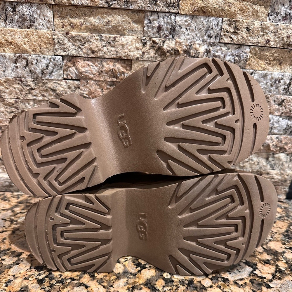 UGG®
Classic Ultra Mini New Heights Platform Boot - Picture 10 of 11